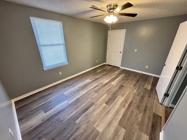 Photo - 3415 Meadow Ct