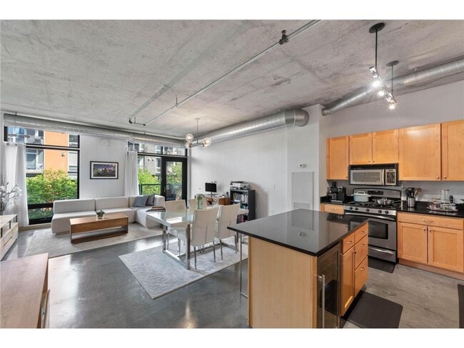 Building Photo - 720 N 4th St Unit 203