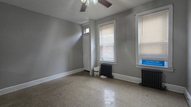 Photo - 427 Royden St