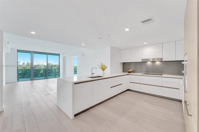 Photo - 9221 E Bay Harbor Dr Unit 403