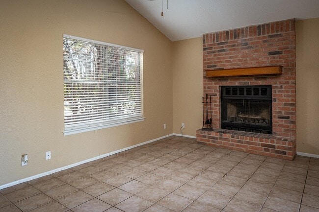 122 Garden Crest Cir