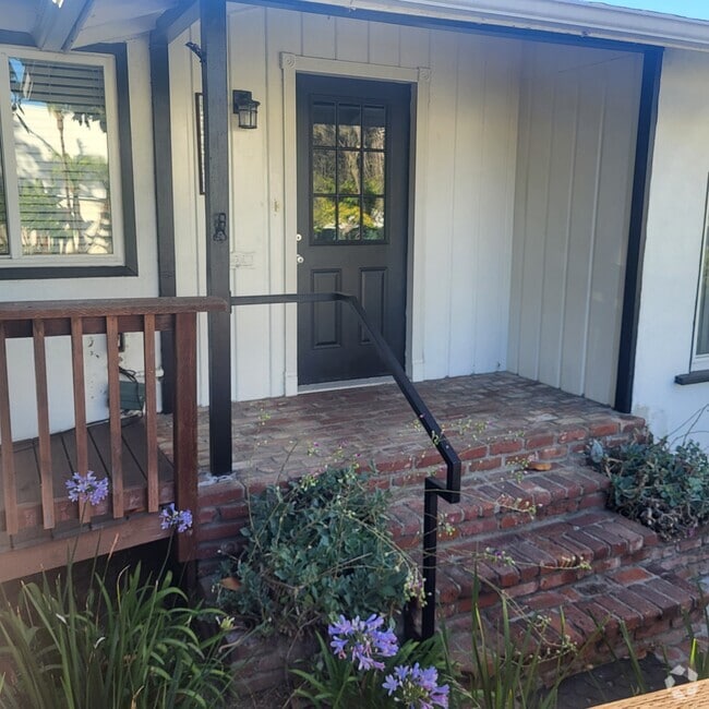 Building Photo - 10831 Woodbine St Rental