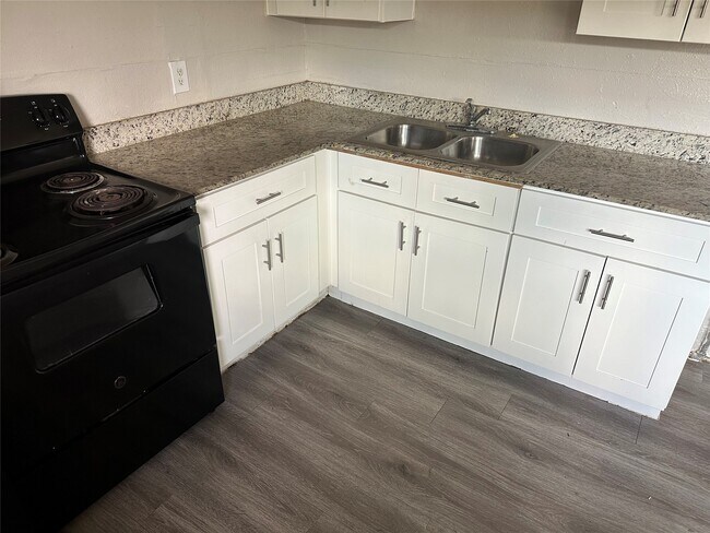 Photo - 5409 Suez St