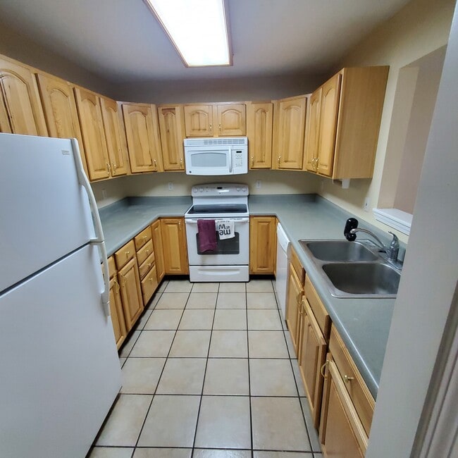 Kitchen - 5330 Godas Cir