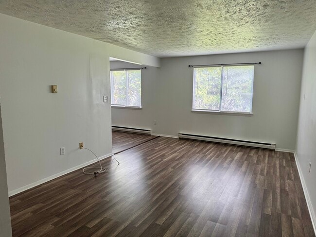 Living - Farmington Manor