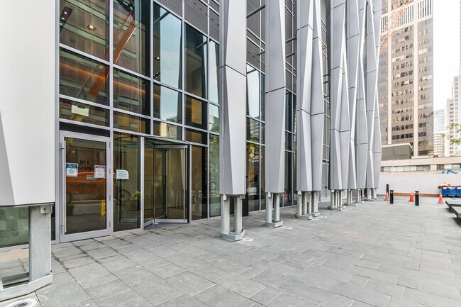 Photo - 1 Yorkville Ave