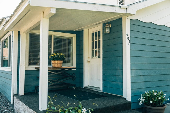 Photo - 901 Kalispell Ave