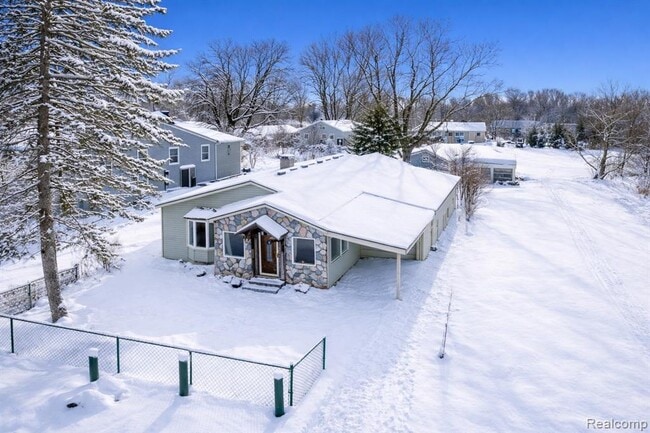 Building Photo - 321 Longspur Ln