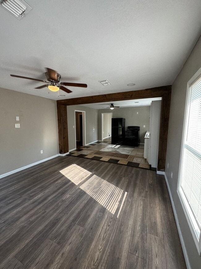 Photo - 3 Bedroom / 1 Bath Available Now in Jonesboro
