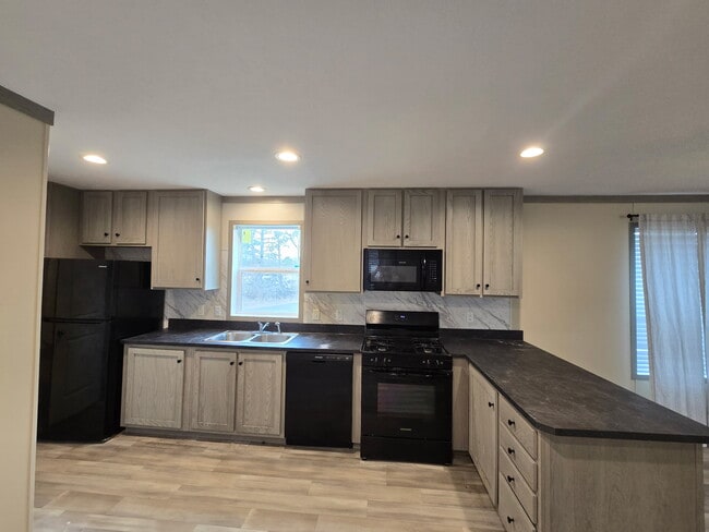 Building Photo - 3541 Wayside Terrace