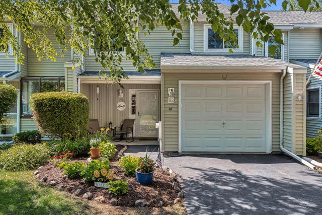 82 Aqueduct Dr