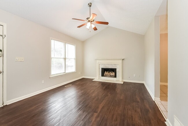 Photo - 131 Aztec Way SE