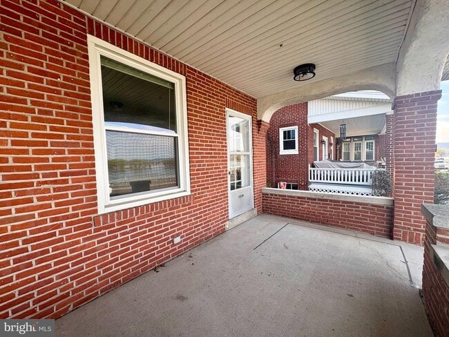 Photo - 616 N Front St