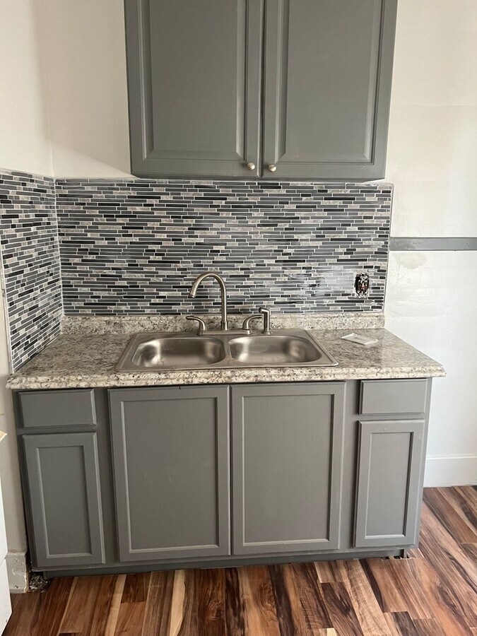 Photo - 2 bedroom/ 1 bathroom unit!