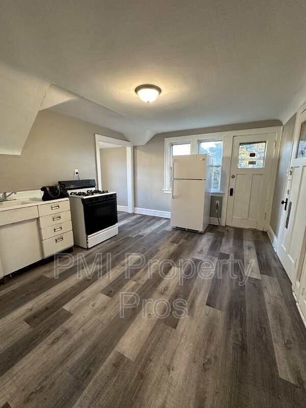 Photo - 2710 W Melvina St