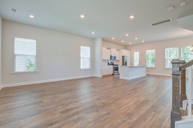 Photo - 185 Barons Dr