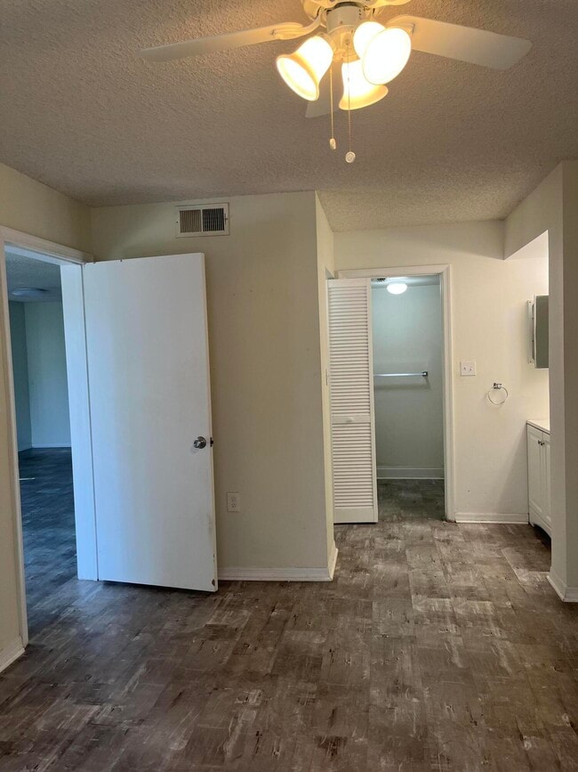 Photo - 6104 Glenmoor Dr Unit 6104