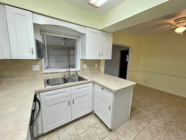 Photo - 3357 Dexter Dell SE