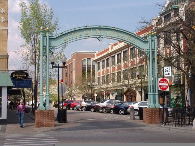 Building Photo - 4875 N Paulina St