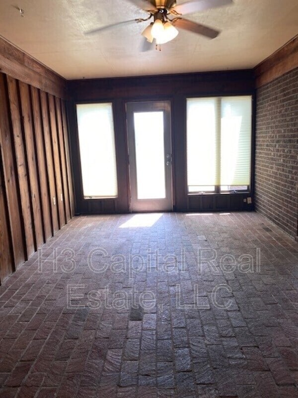 Photo - 200 Lake Forest Dr