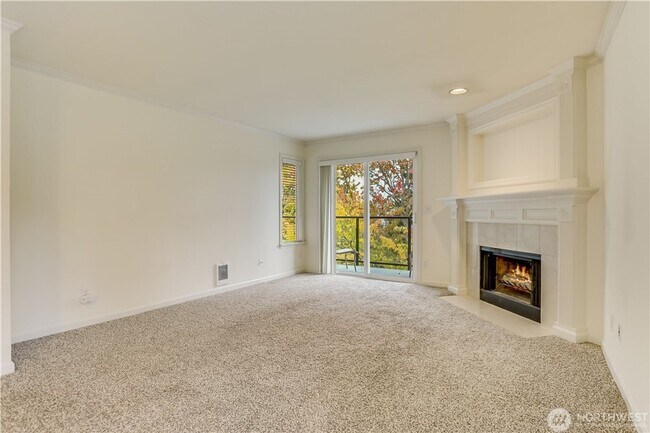 Top Floor End Unit Condo in Downtown Kirkland - Top Floor End Unit Condo in Downtown Kirkland Unit 314