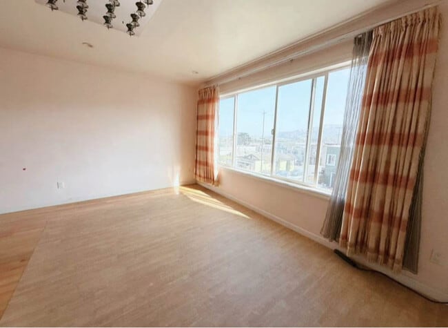 Photo - 307 Teddy Ave