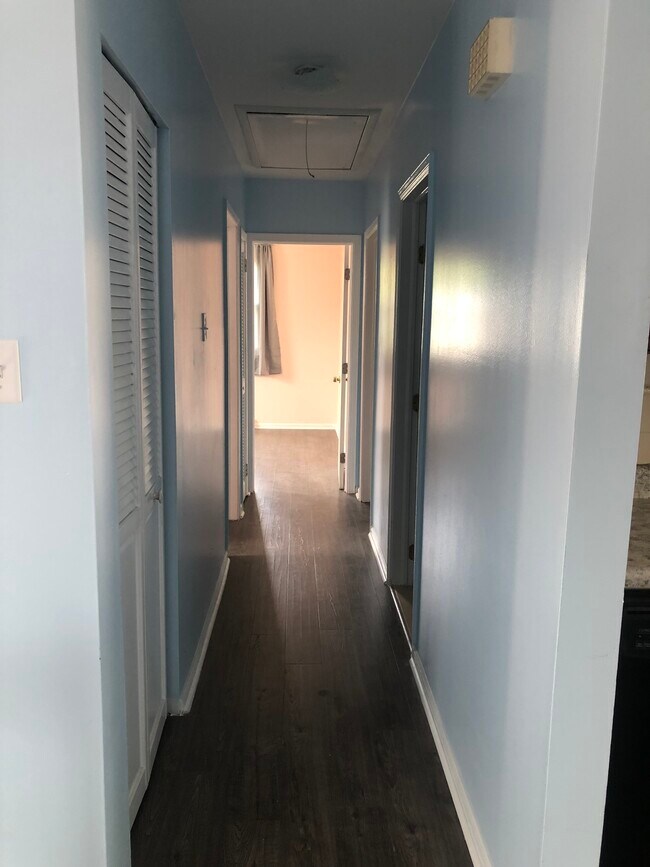 Photo - 4 Bedrooms 2&1/2 Bathrooms