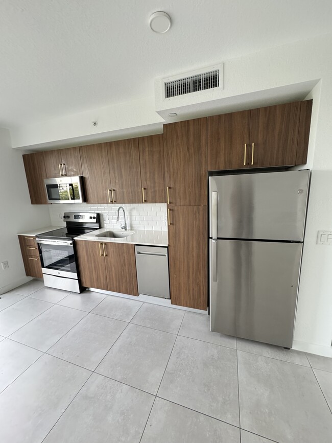 Building Photo - 1248 NW 8th Ct Unit S1 Rental
