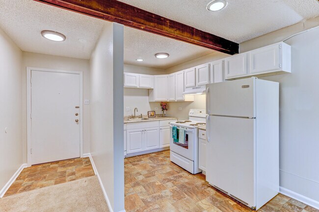 Photo - Monaco Parkway Apartments
