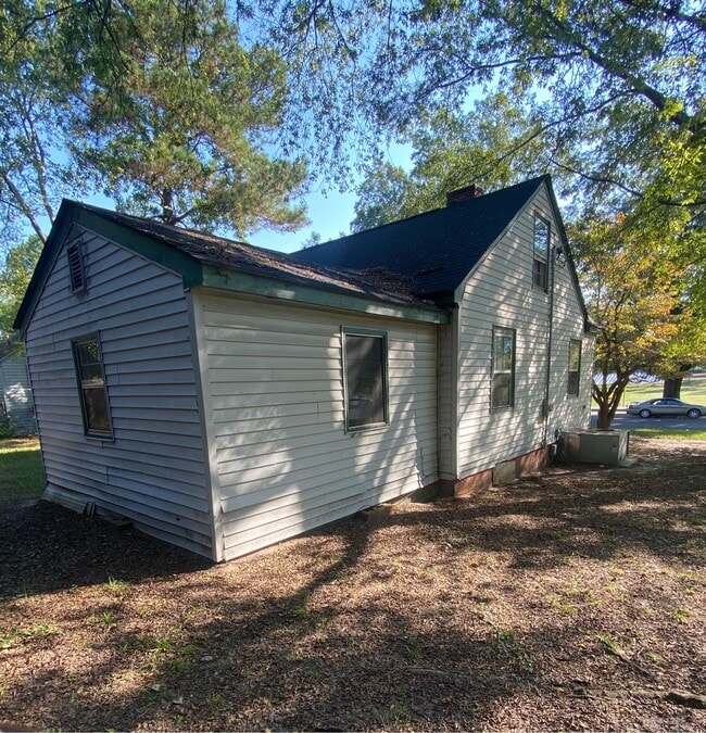 Photo - 282 Windsor Dr