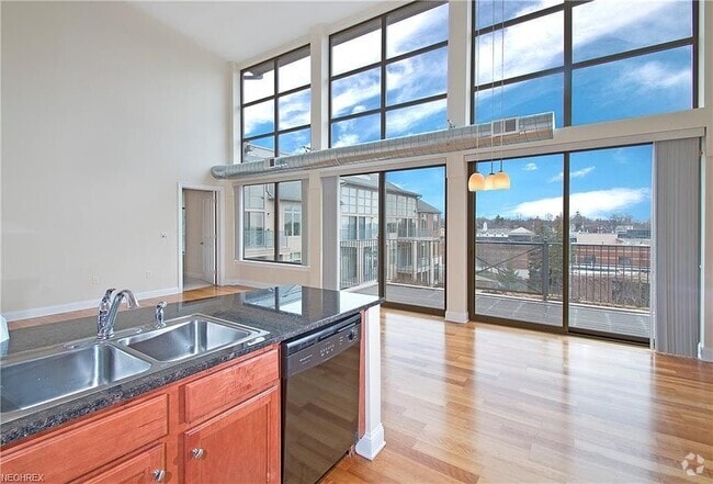 Building Photo - 16800 Van Aken Blvd Unit 404 Rental