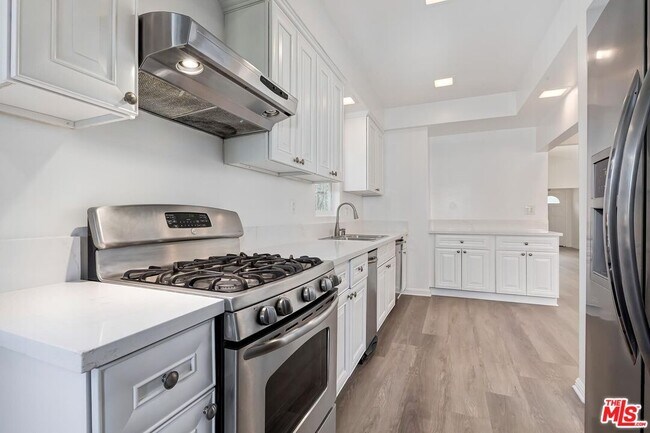 Photo - 212 N Palm Dr