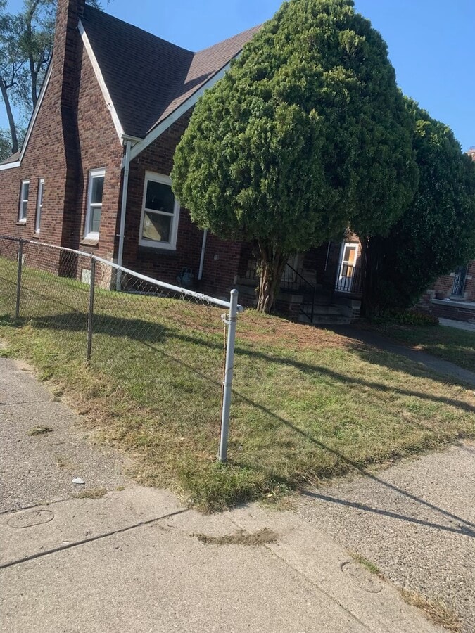 Photo - 16803 Mendota St