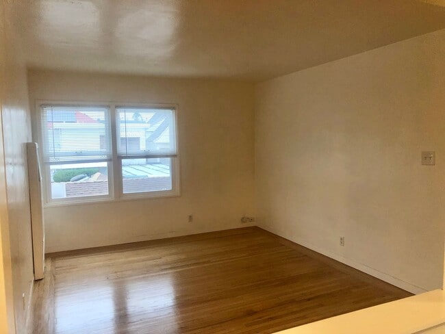 Photo - Remodeled top floor 1 Bd with hardwood flooring and spacious modern kitchen! Unit C