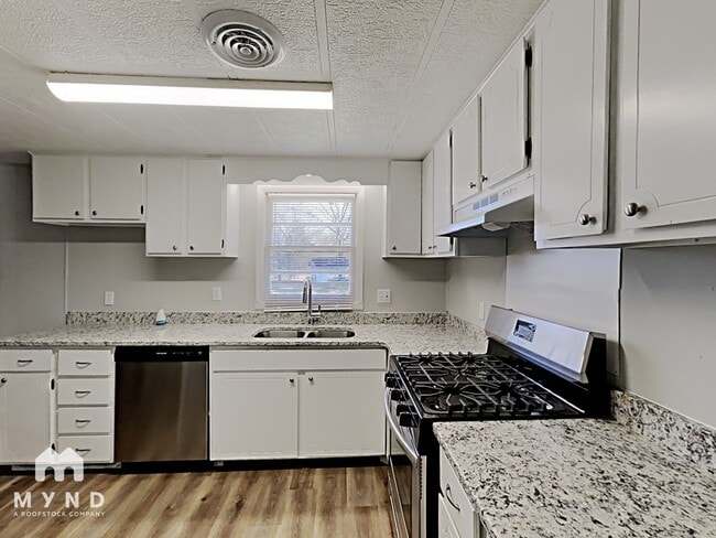 Photo - 1020 McDaniel Mill Rd SW