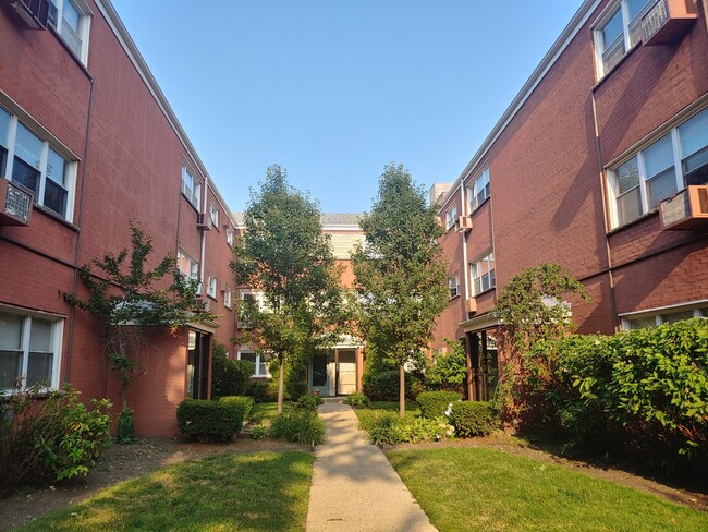 Building Photo - 6969 N Ashland Blvd Unit 104 Rental