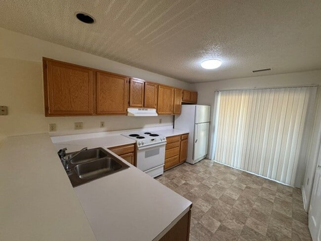 214 English Ct