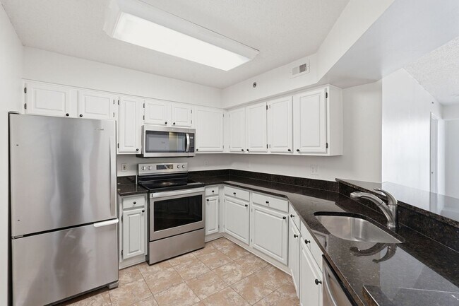 Photo - Updated 2BR Condo in Old Town Alexandria - 2 blocks to Metro