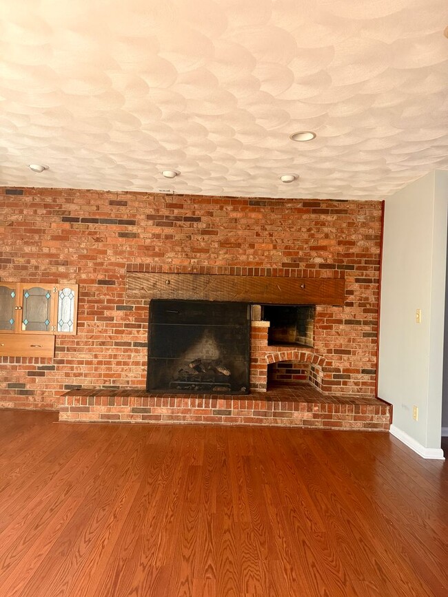 Photo - Beverly Manor 946 Unit 1