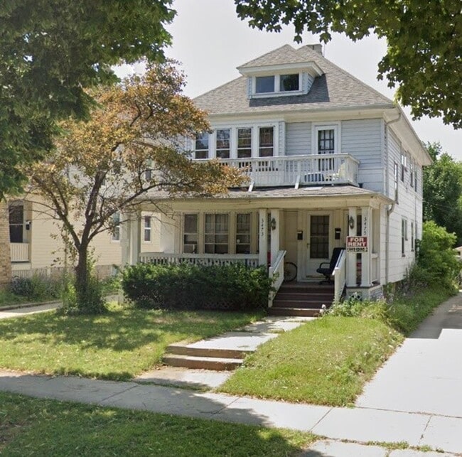 Building Photo - August Management presents the Mariner Duplex Unit 3473 00