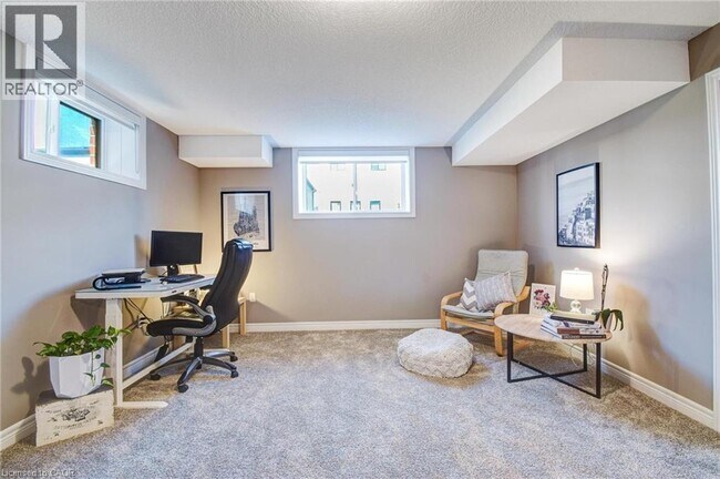Photo - 39 Broadacre Dr