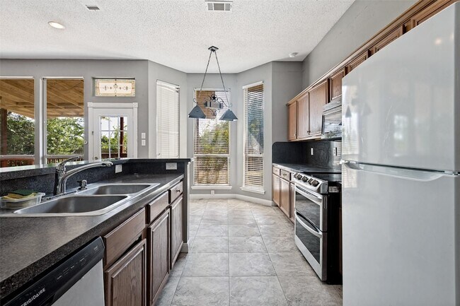 Photo - 521 Brazos St