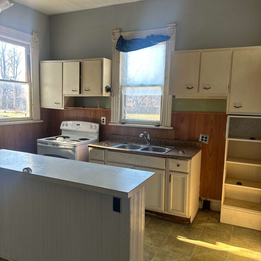 Photo - 303 E 18th St