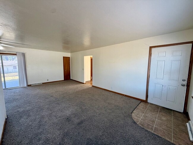 Photo - Quick Move In! 6 Month Lease Special! 3 bedroom, 1.5 Bath Home with attached garage in Loveland, CO
