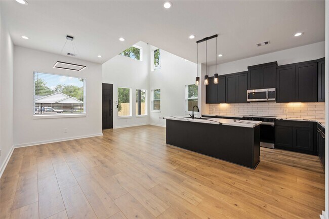 Photo - 7315 Eisenhower Rd