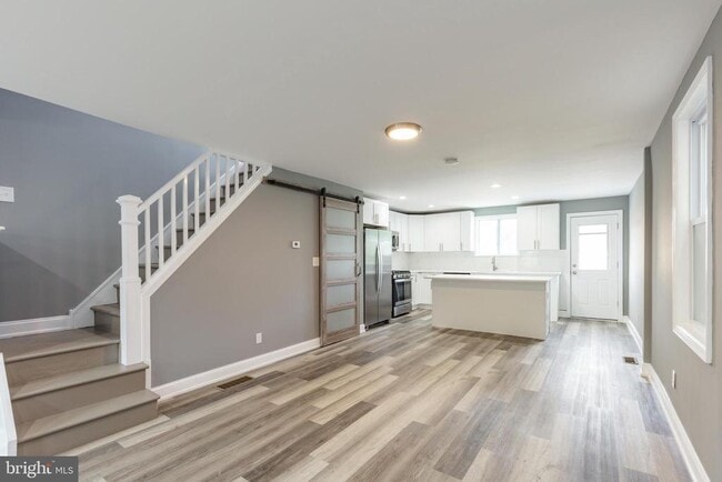 Photo - 454 Old Elm St