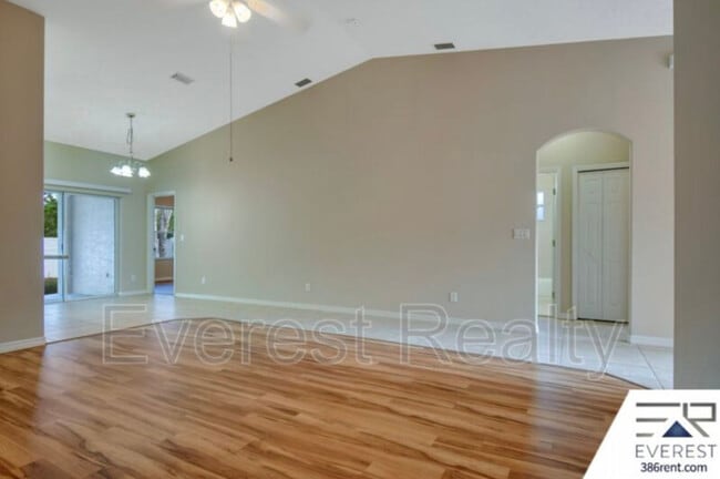 Photo - 27 Raintree Pl