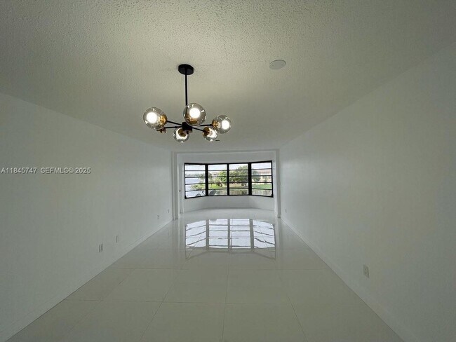 Building Photo - 18900 NE 14th Ave Unit D308