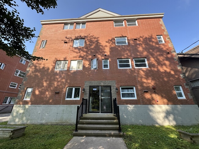 1532 Vernon Street - Vernon Street Apartments