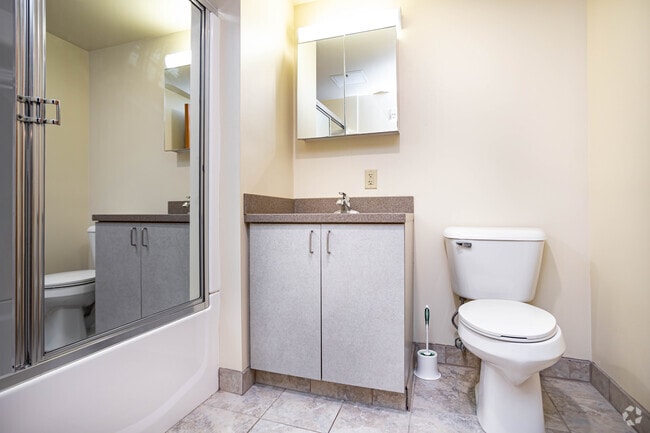 2BR , 1BA - 635 SF